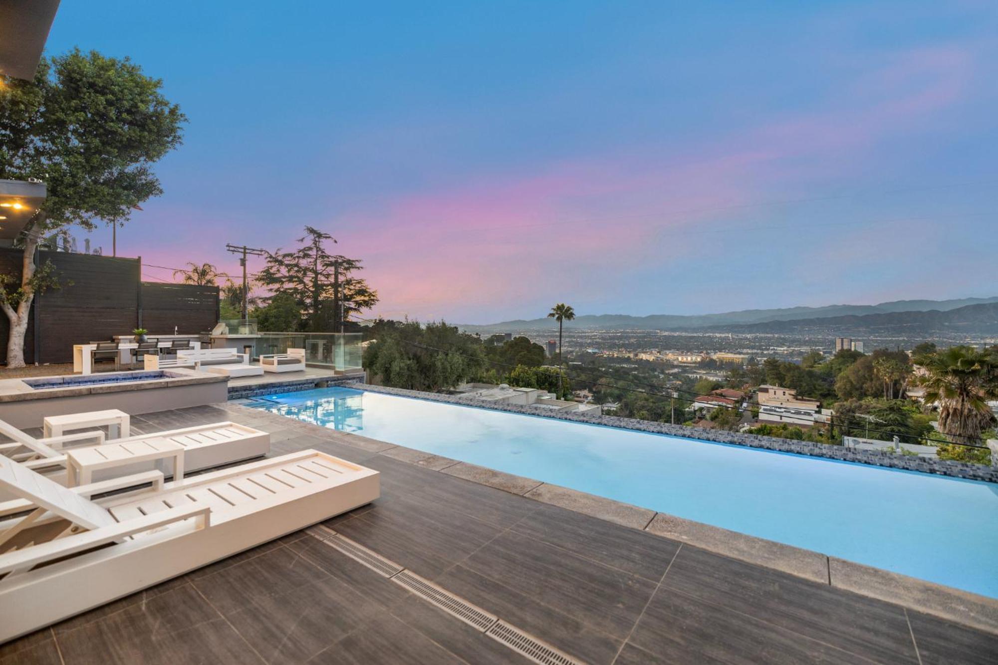 Mulholland View Apartment